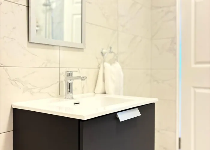 Cathedrals Corner 아파트